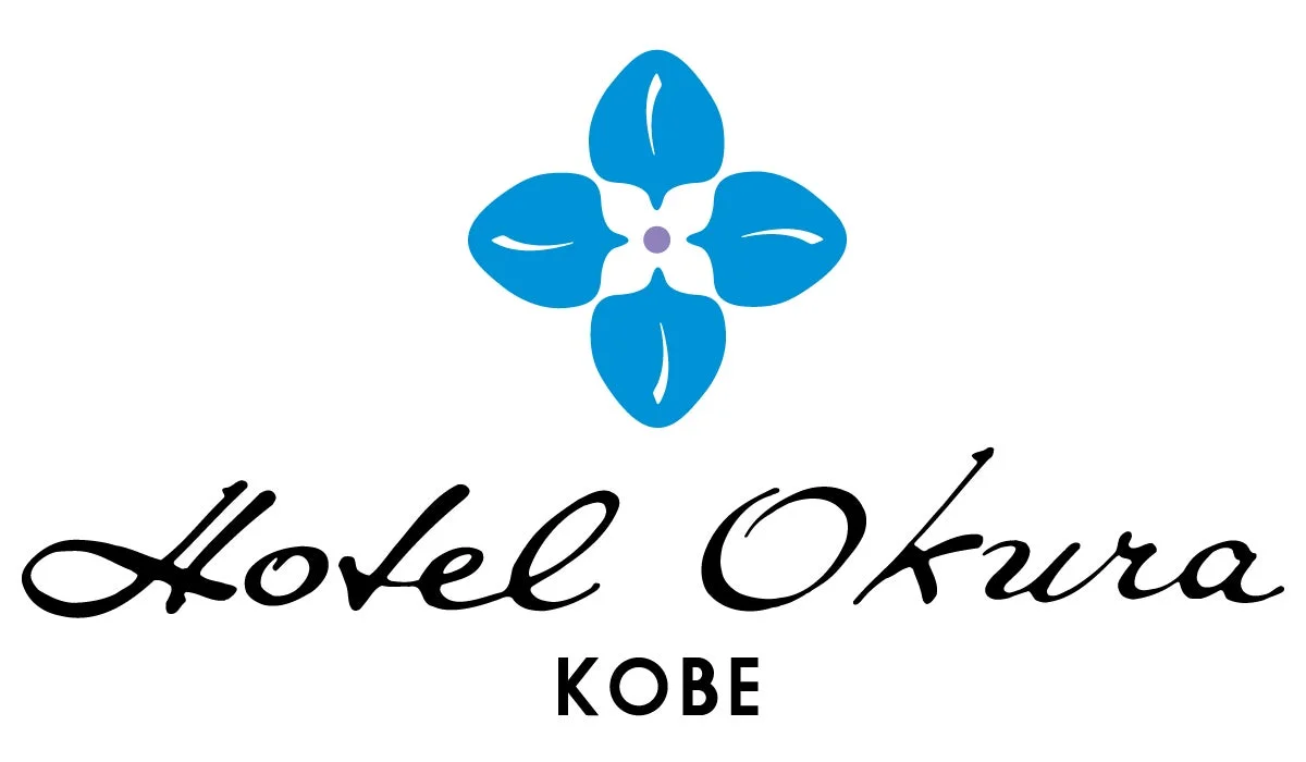 白地に「Hotel Okura KOBE」の文字と、青いアジサイのような花をモチーフにしたシンボルマークが描かれたロゴ画像です。