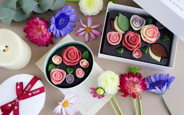 秋に見頃を迎える花「ダリア」に着想を得た、見て美しく食べてとろけるチョコレートが新登場
