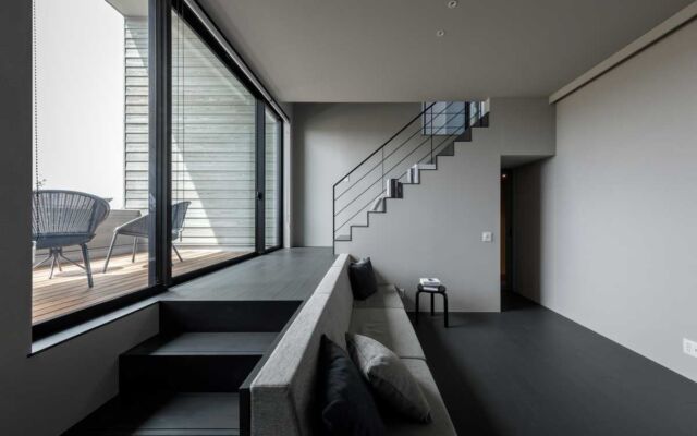 道路沿いの住宅地で「閉じつつ、開く」。K.DESIGN HOUSE『スキップテラスのある家』が豪Australian Good Design Awards 2026でWinner受賞