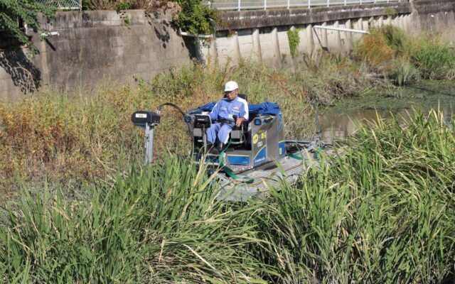 【佐賀市】水陸両用草刈機で河川清掃に挑戦！