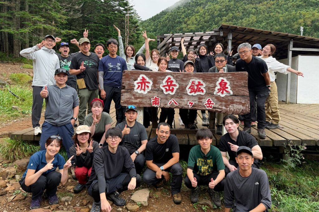 帝国不動産、経営層・若手社員ら28名で八ヶ岳・硫黄岳登山を実施