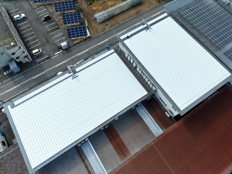 バイホロン株式会社、工場屋根約1,400平方メートル に「SPACECOOLルーフシェード」を導入 天井裏空間温度が最大14.5℃低減