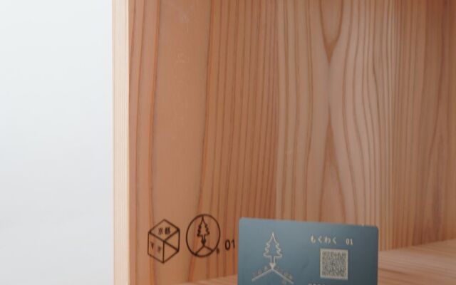 小さな木製家具1個が、どんぐりの苗木1本分の森づくり支援に。木の育った場所をたどり、森の未来を育てる家具「もくわく®︎森を育む京都杉」を第43回全国都市緑化フェア in 京都丹波の記念イベントで発表